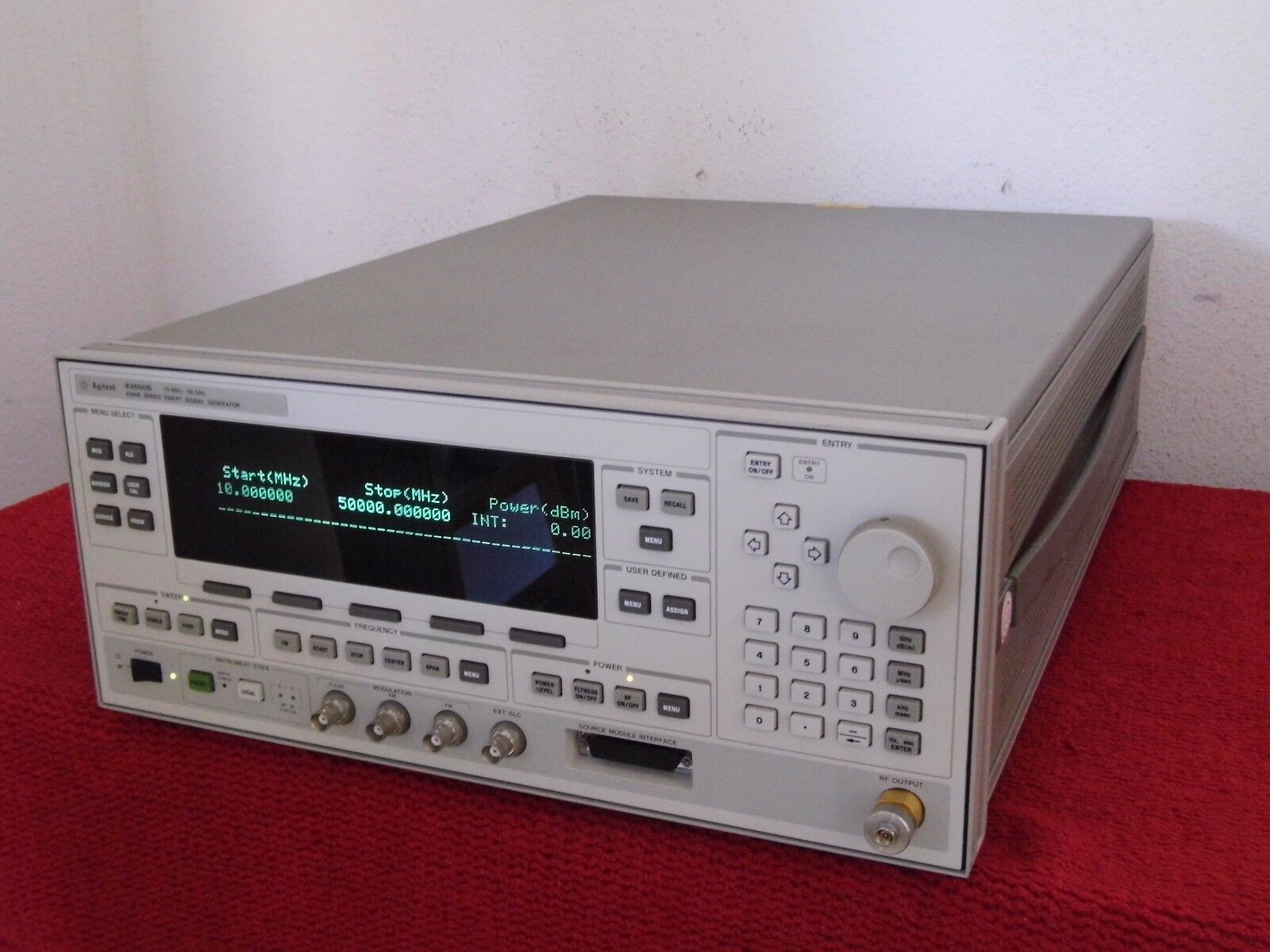 Agilent 83650B /001/002/008 * 10Mhz - 50Ghz Synthesized Signal Generator Agilent 83650B /001/002/008 * 10Mhz - 50Ghz Synthesized Signal Generator